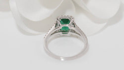 Bague en or blanc émeraude et diamants - Castafiore