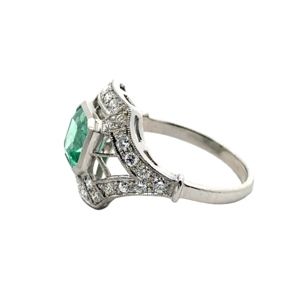 Bague en or blanc, émeraude et diamants - Castafiore