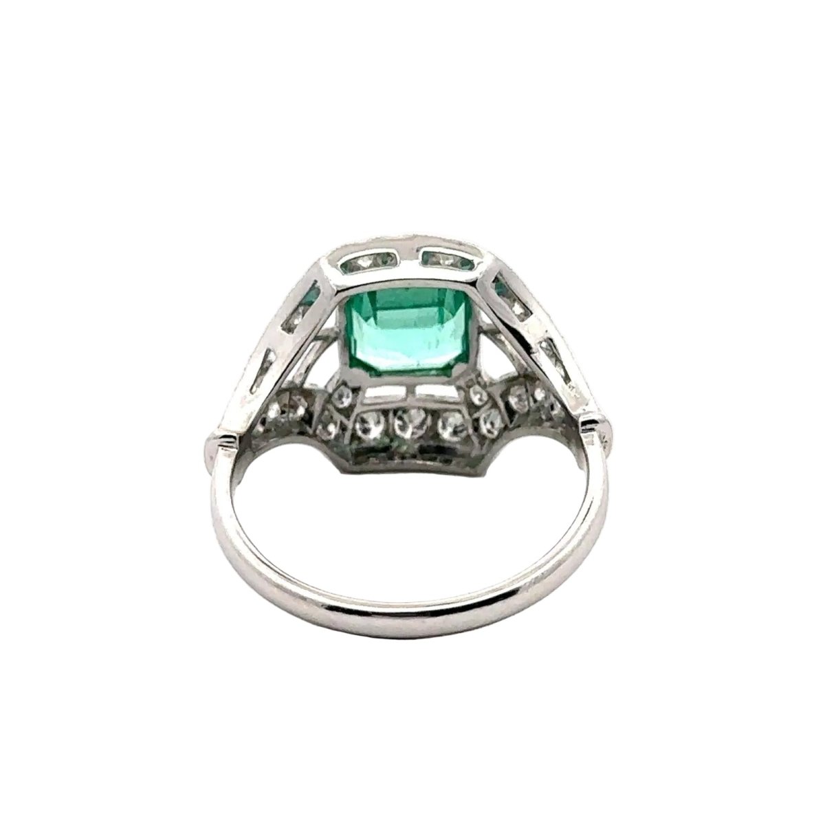 Bague en or blanc, émeraude et diamants - Castafiore