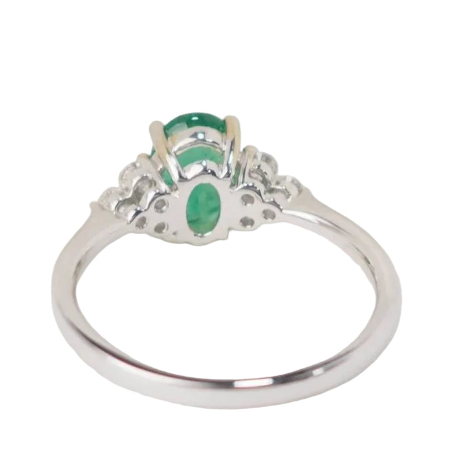 Bague en or blanc, émeraude ovale et diamants - Castafiore