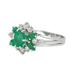 Bague en or blanc, émeraudes et diamants - Castafiore