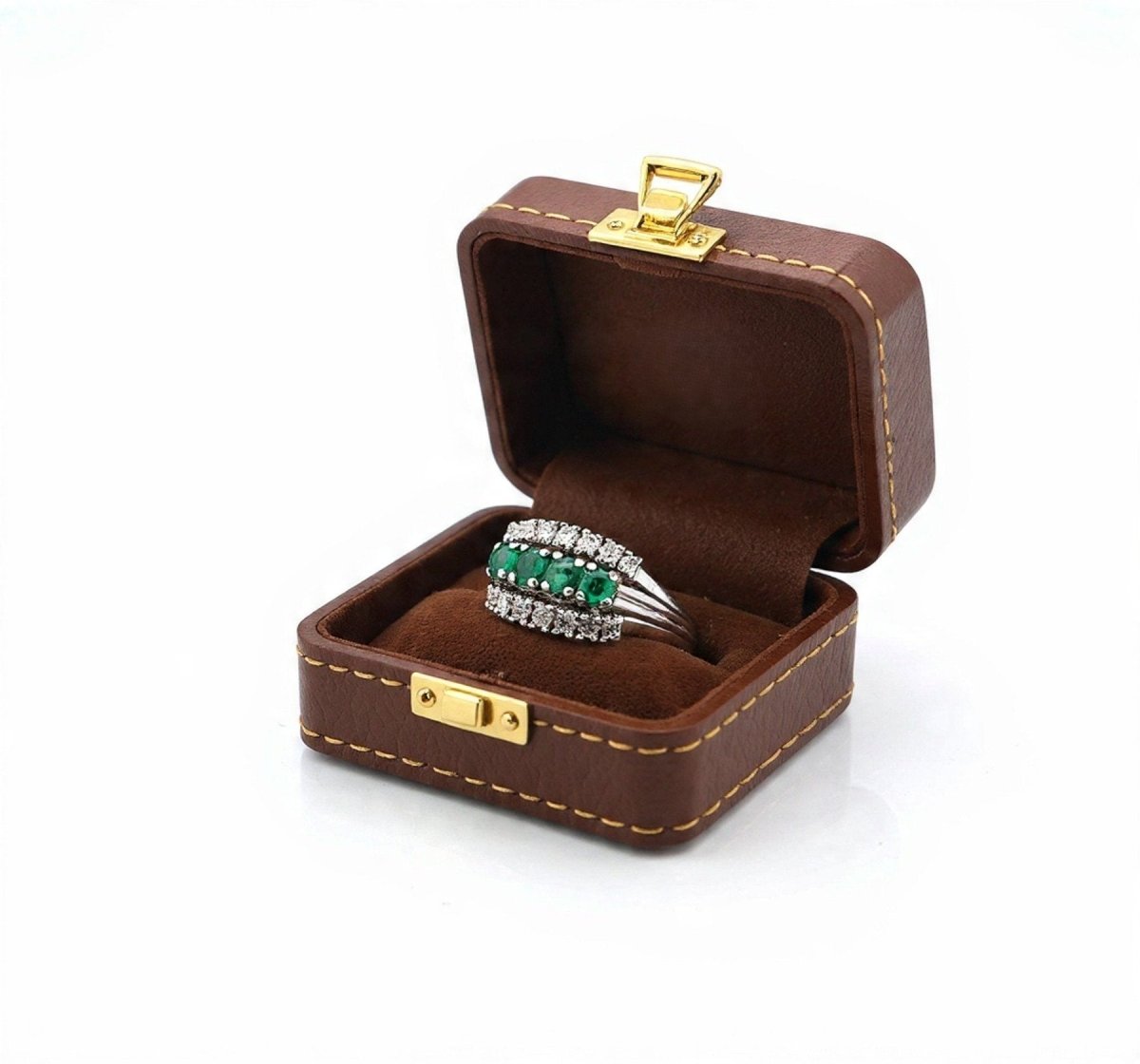 Bague en or blanc, émeraudes et diamants - Castafiore