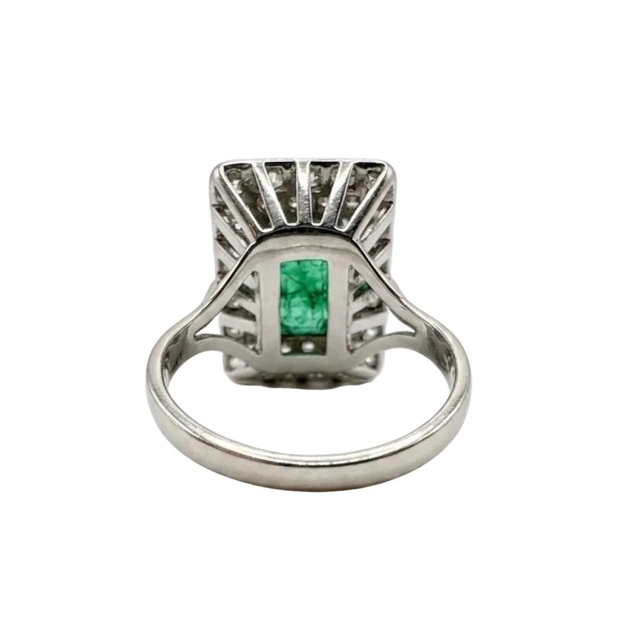 Bague en or blanc, émeraudes et diamants - Castafiore