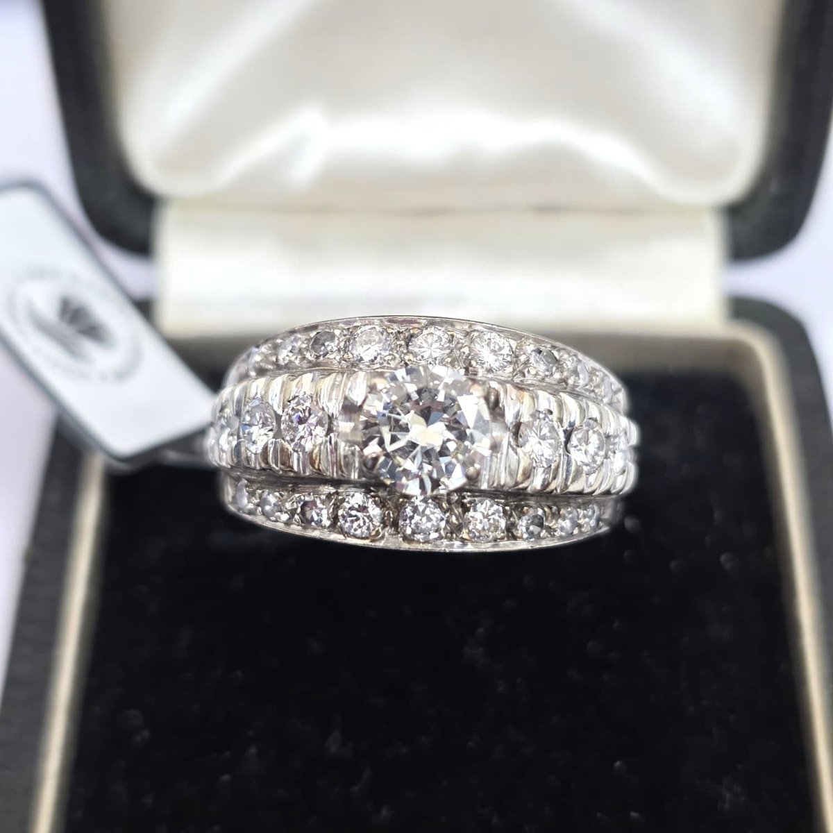 Bague en or blanc et diamants - Castafiore