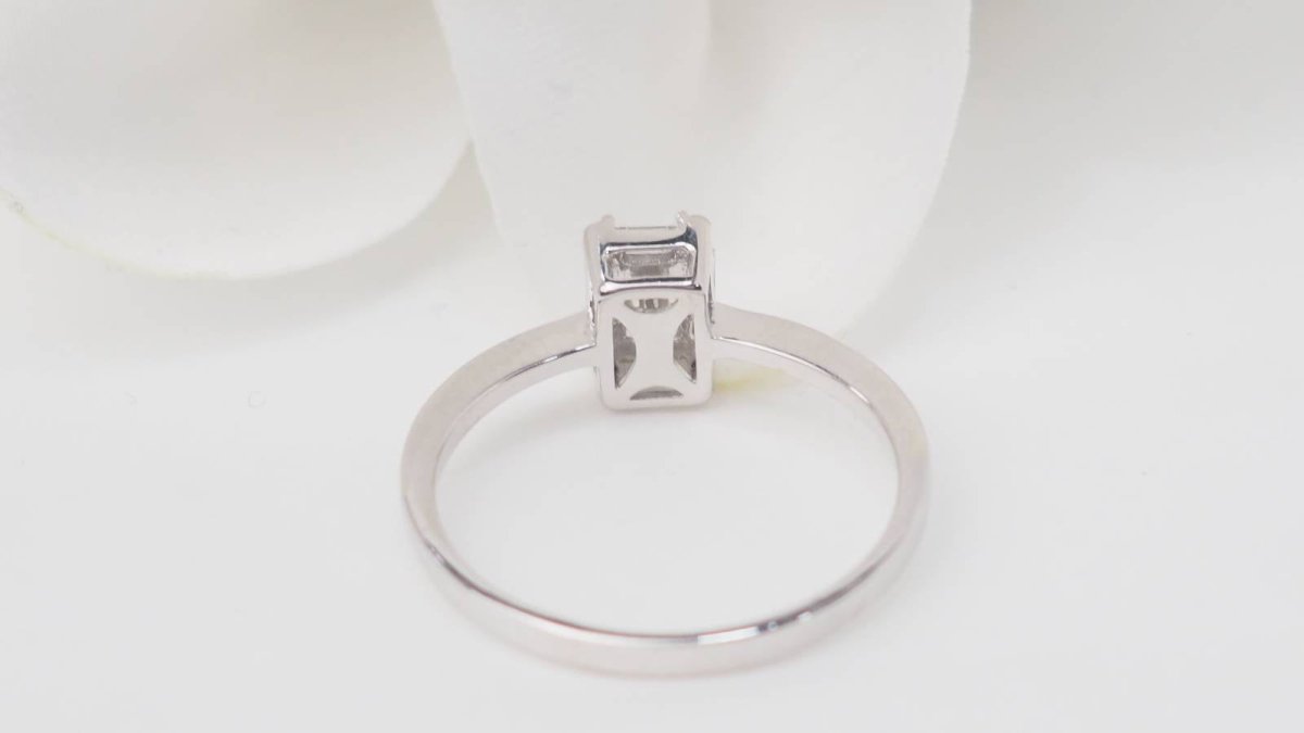 Bague en or blanc et diamants baguettes - Castafiore