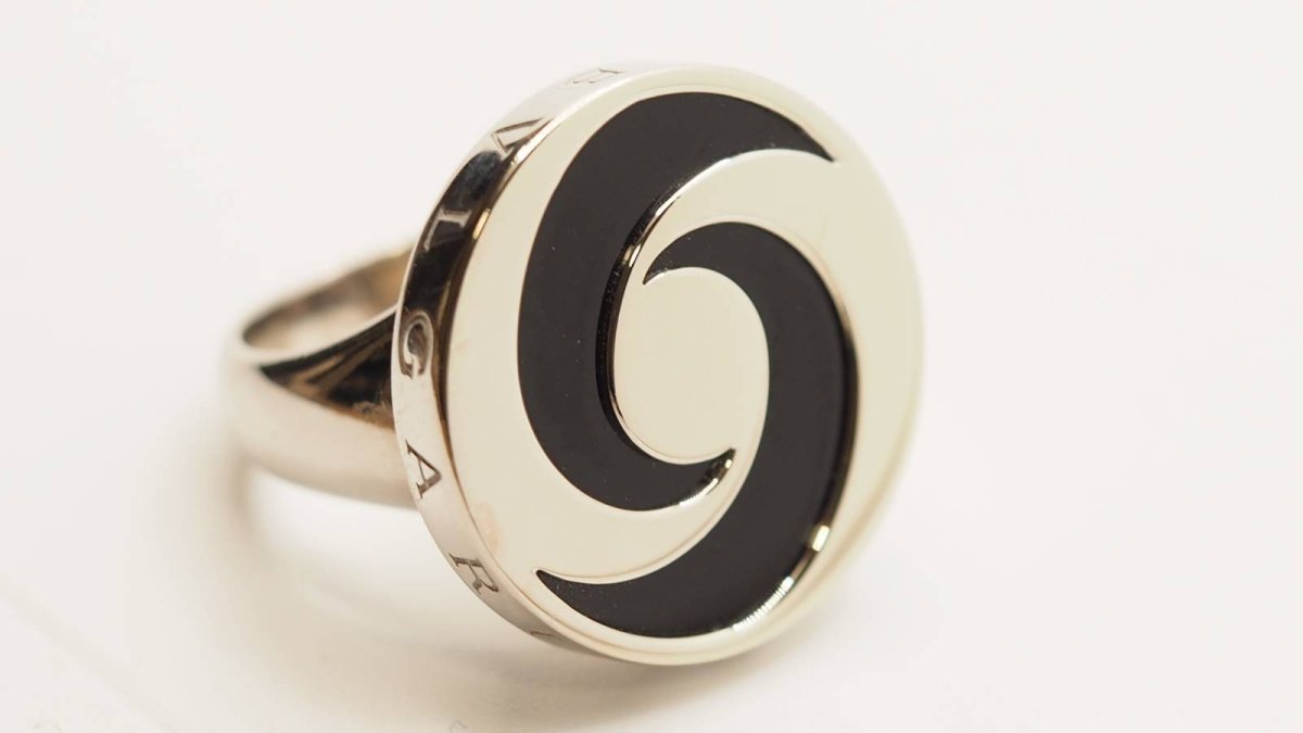 Bague en or blanc et onyx Yin Yang Bulgari - Castafiore