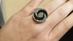 Bague en or blanc et onyx Yin Yang Bulgari - Castafiore