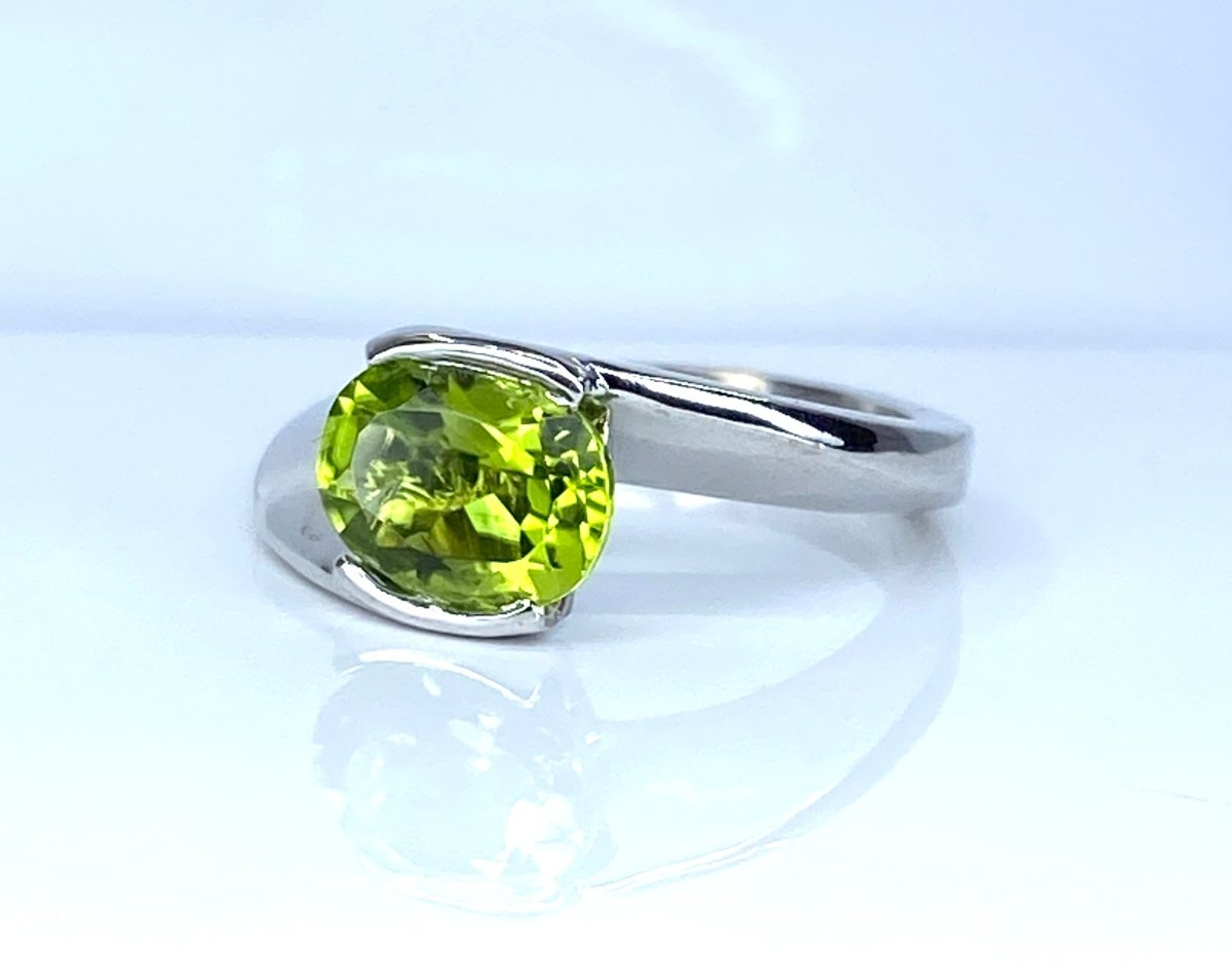 Bague en or blanc et péridot - Castafiore