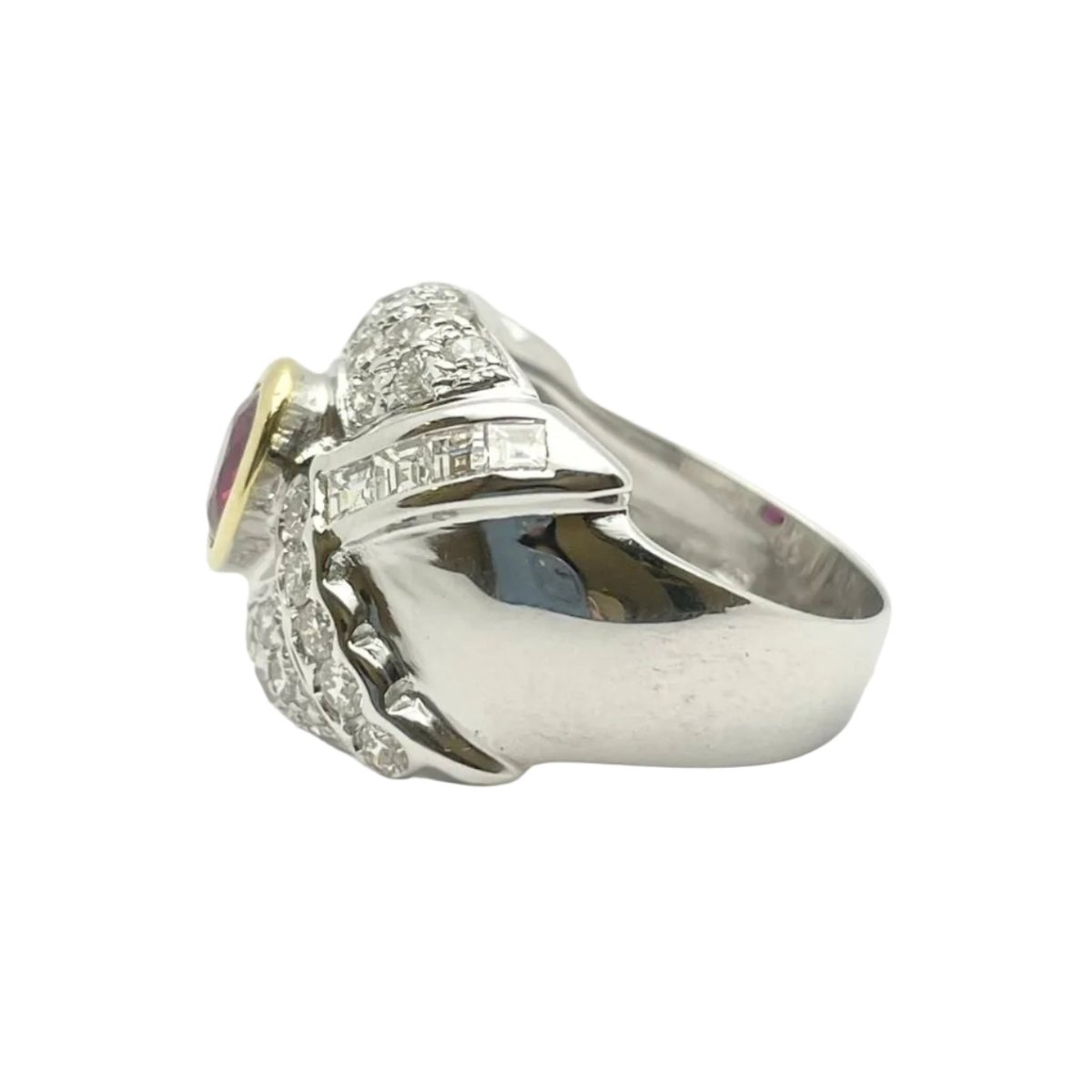 Bague en or blanc, or jaune, rubis et diamants - Castafiore