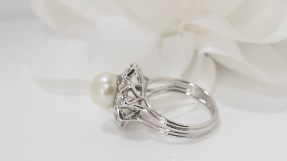 Bague en or blanc, perle de culture et diamants - Castafiore