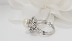 Bague en or blanc, perle de culture et diamants - Castafiore