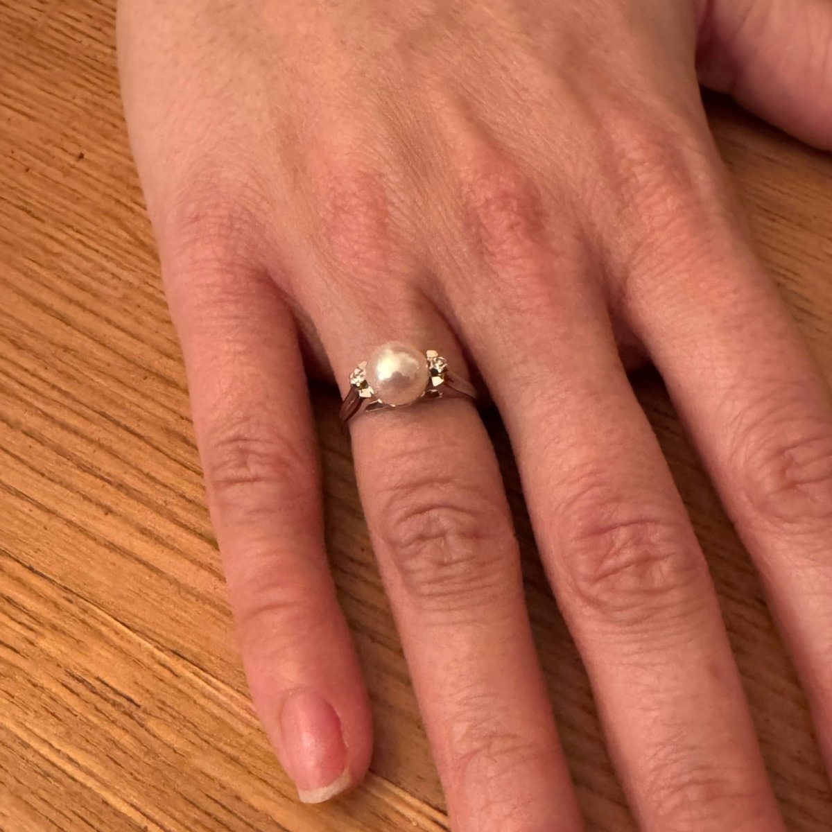 Bague en or blanc, perle et diamants - Castafiore