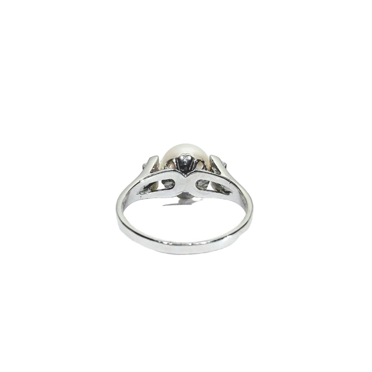 Bague en or blanc, perle et diamants - Castafiore