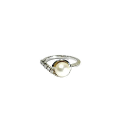 Bague en or blanc, perle, et diamants - Castafiore