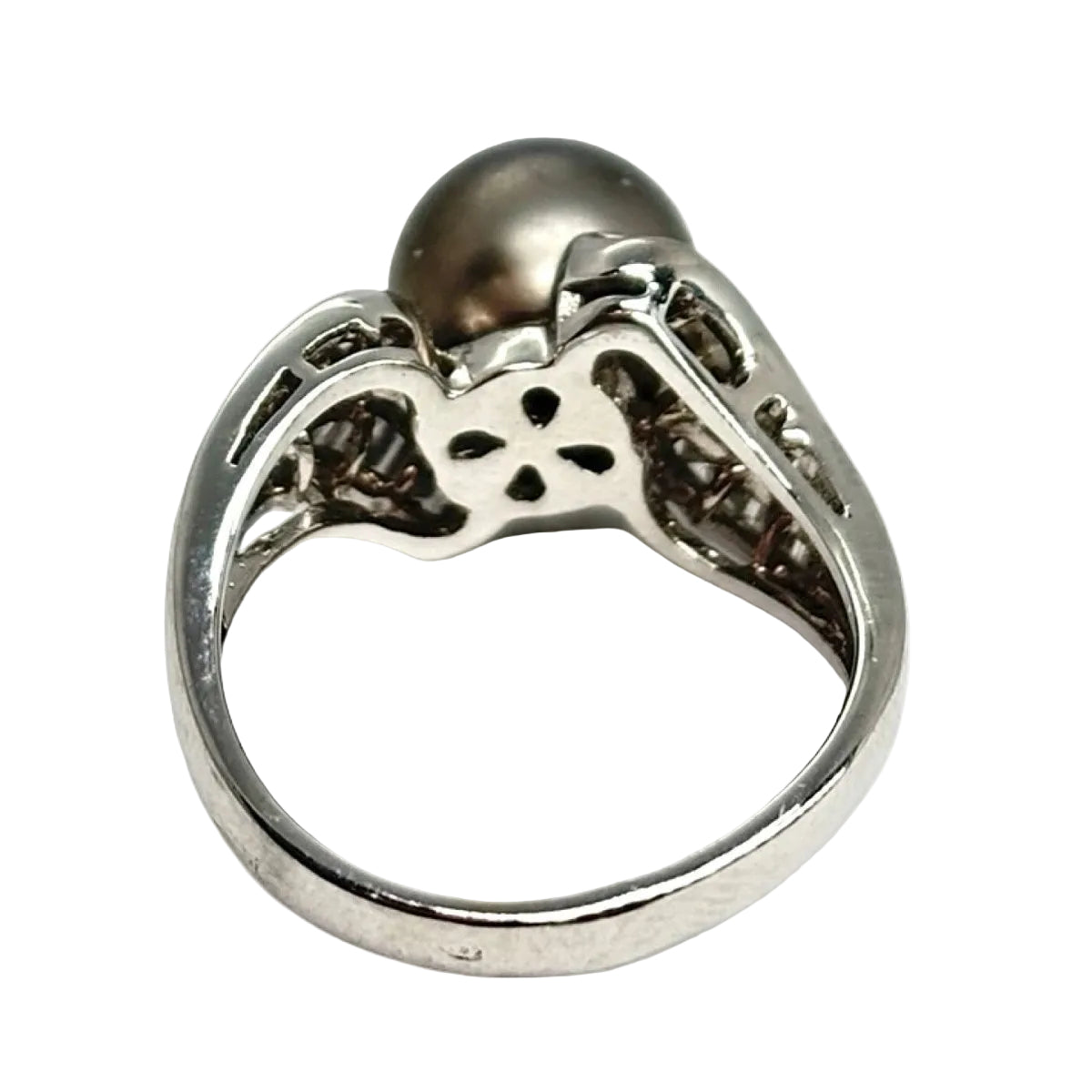 Bague en or blanc, perle, et diamants - Castafiore