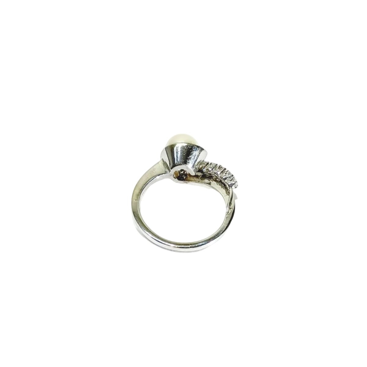 Bague en or blanc, perle, et diamants - Castafiore