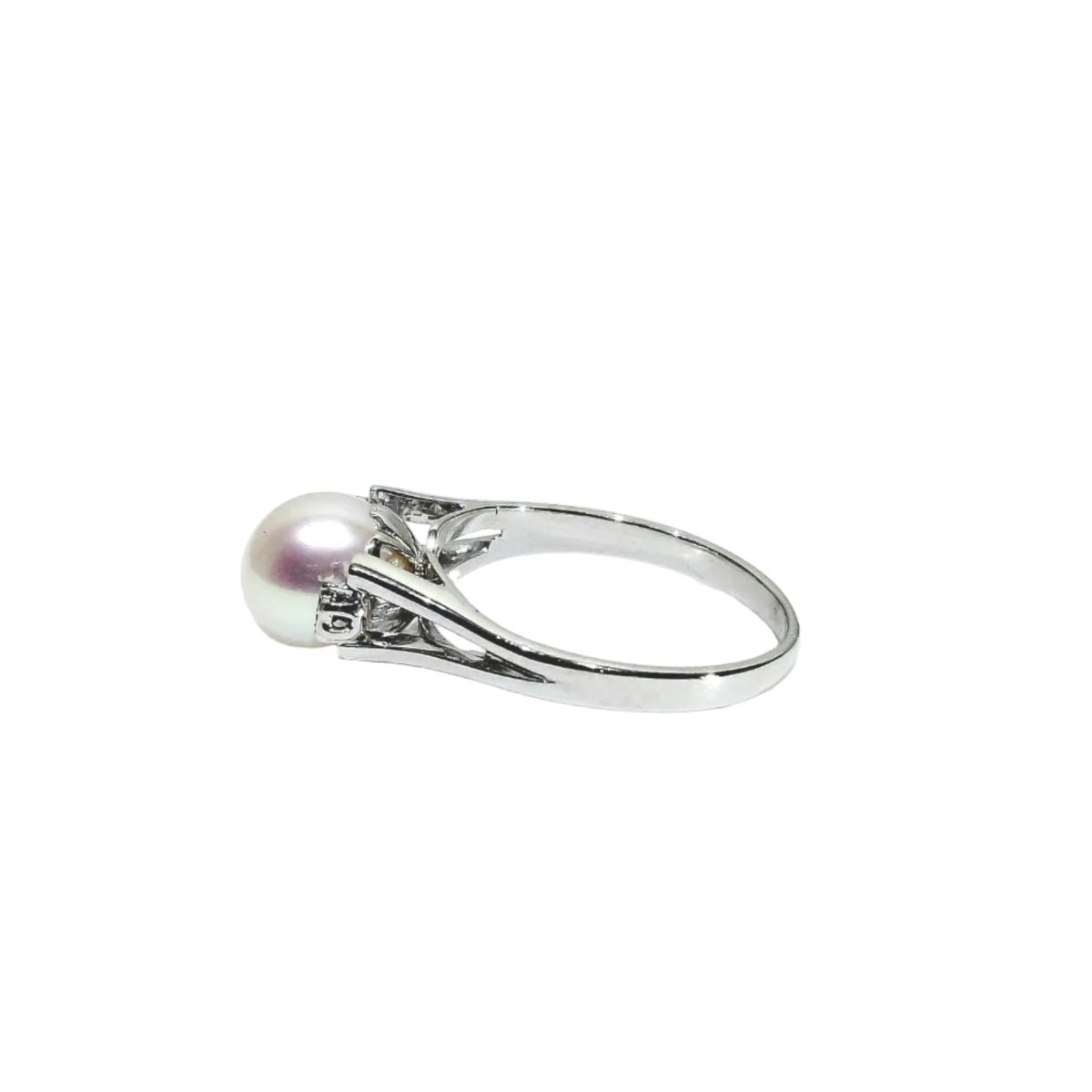 Bague en or blanc, perle et diamants - Castafiore