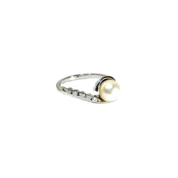Bague en or blanc, perle, et diamants - Castafiore