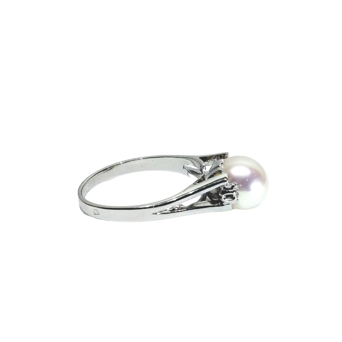 Bague en or blanc, perle et diamants - Castafiore
