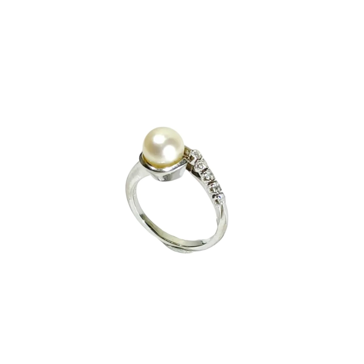 Bague en or blanc, perle, et diamants - Castafiore