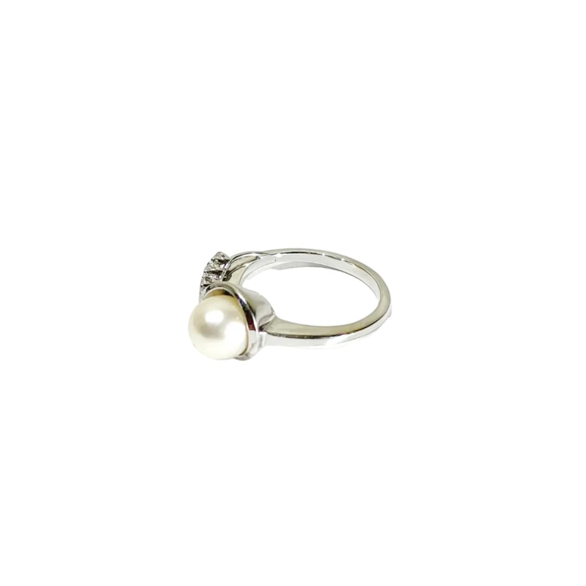 Bague en or blanc, perle, et diamants - Castafiore