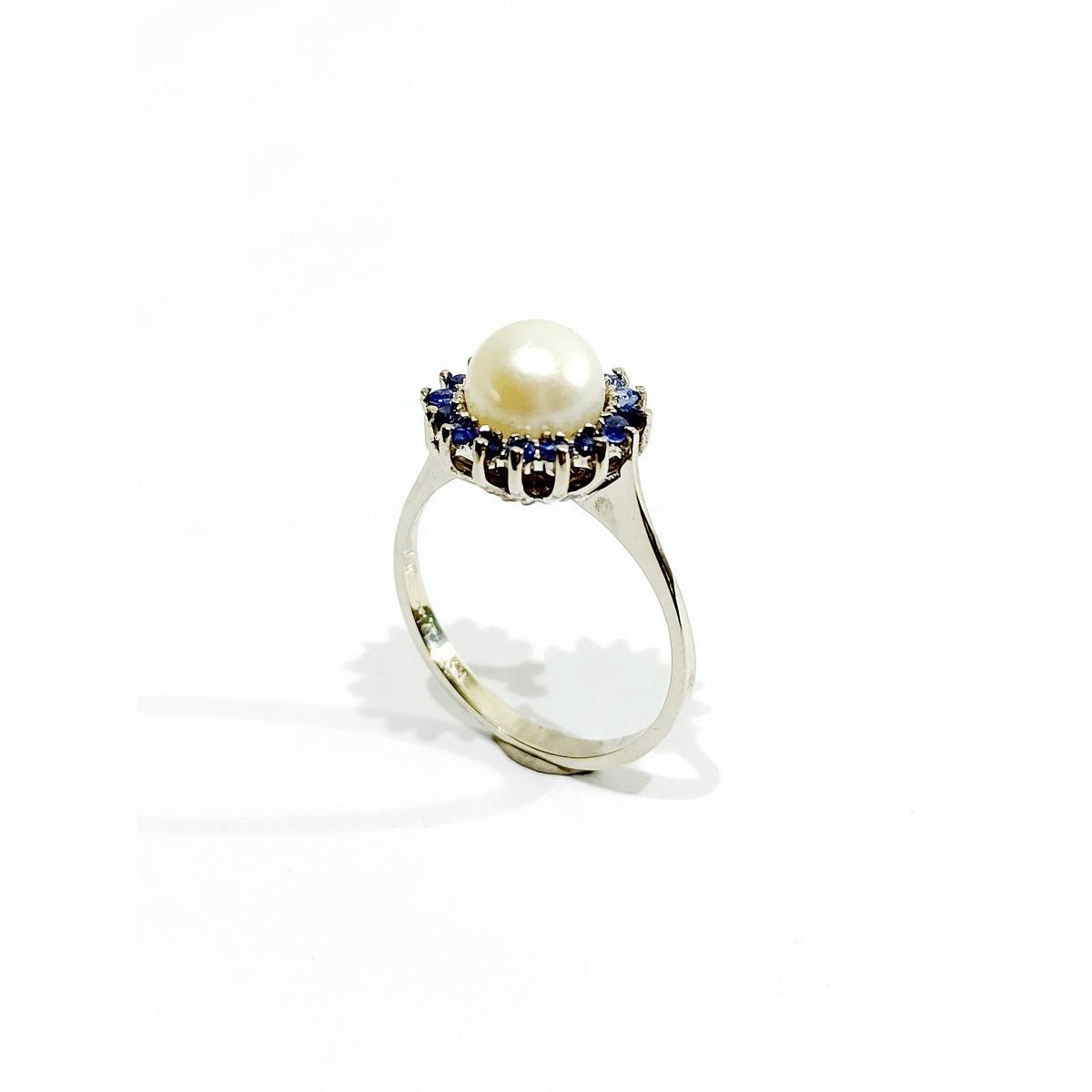 Bague en or blanc, perle et saphirs - Castafiore