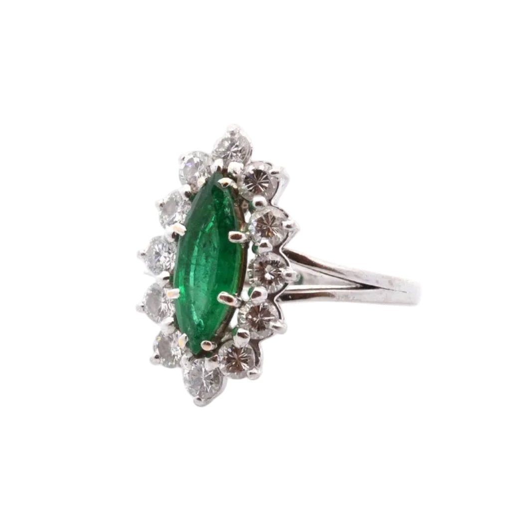 Bague en or blanc, platine, émeraude, et diamants - Castafiore