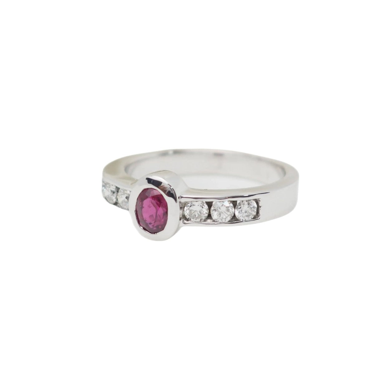 Bague en or blanc, rubis et diamants - Castafiore