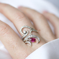 Bague en or blanc, rubis, et diamants - Castafiore