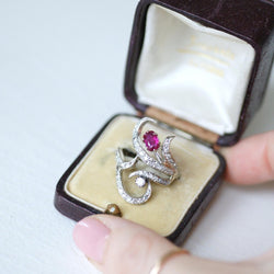 Bague en or blanc, rubis, et diamants - Castafiore