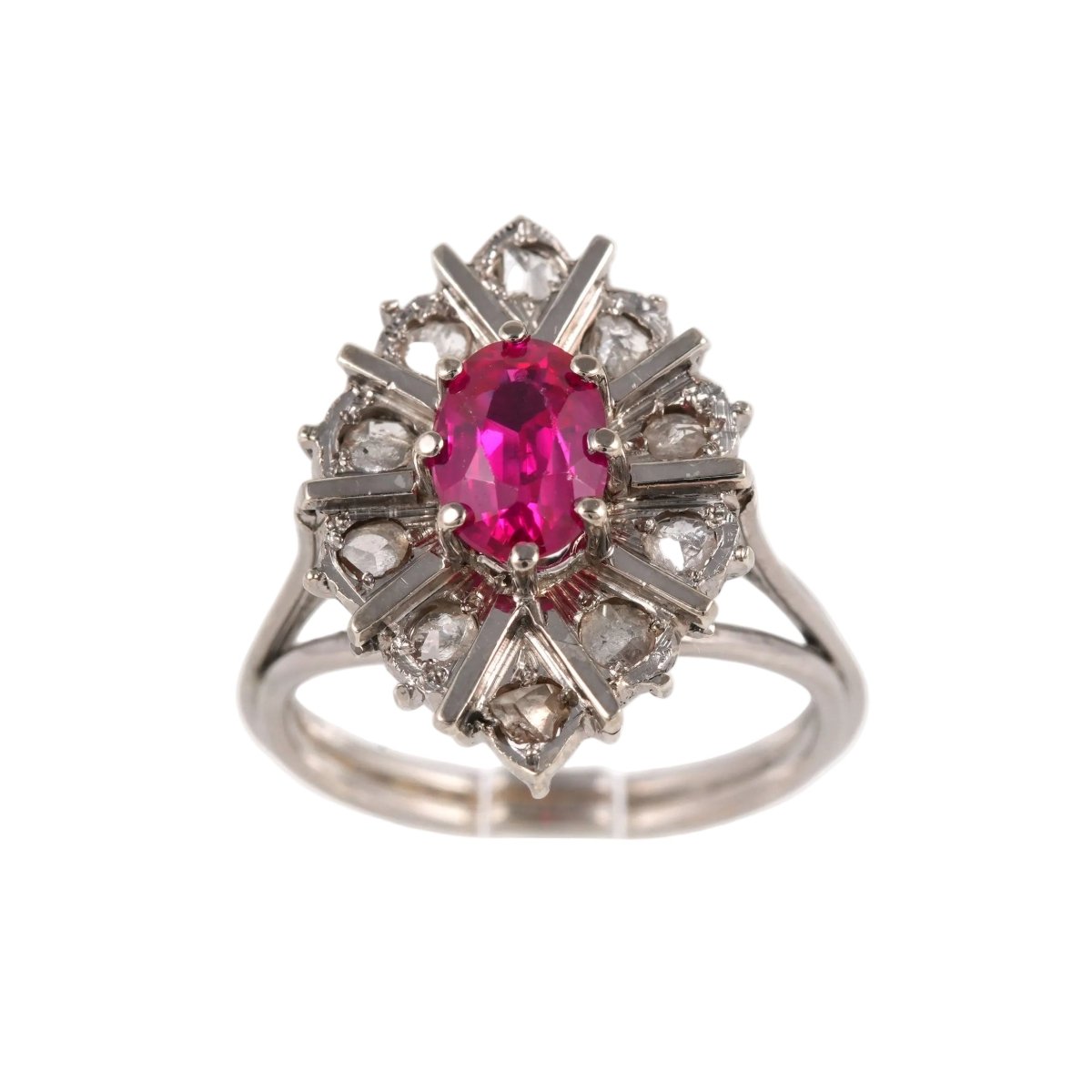 Bague en or blanc, rubis et diamants - Castafiore