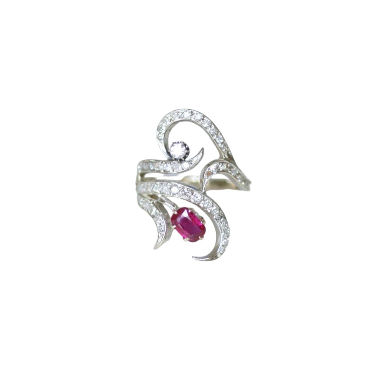Bague en or blanc, rubis, et diamants - Castafiore