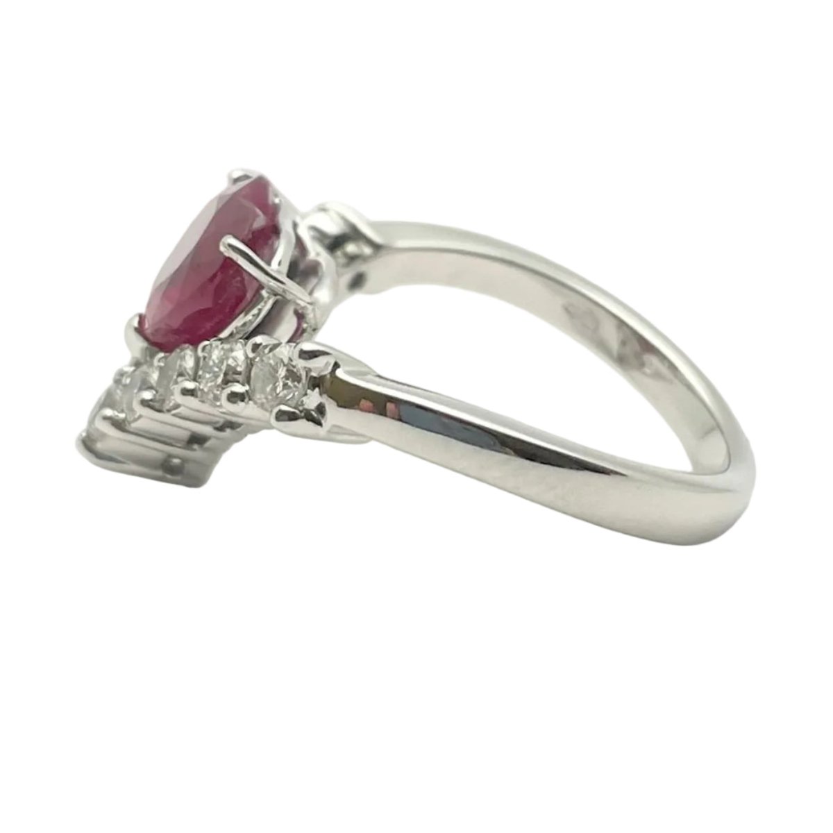 Bague en or blanc, rubis et diamants - Castafiore