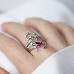 Bague en or blanc, rubis, et diamants - Castafiore