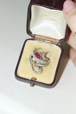 Bague en or blanc, rubis, et diamants - Castafiore
