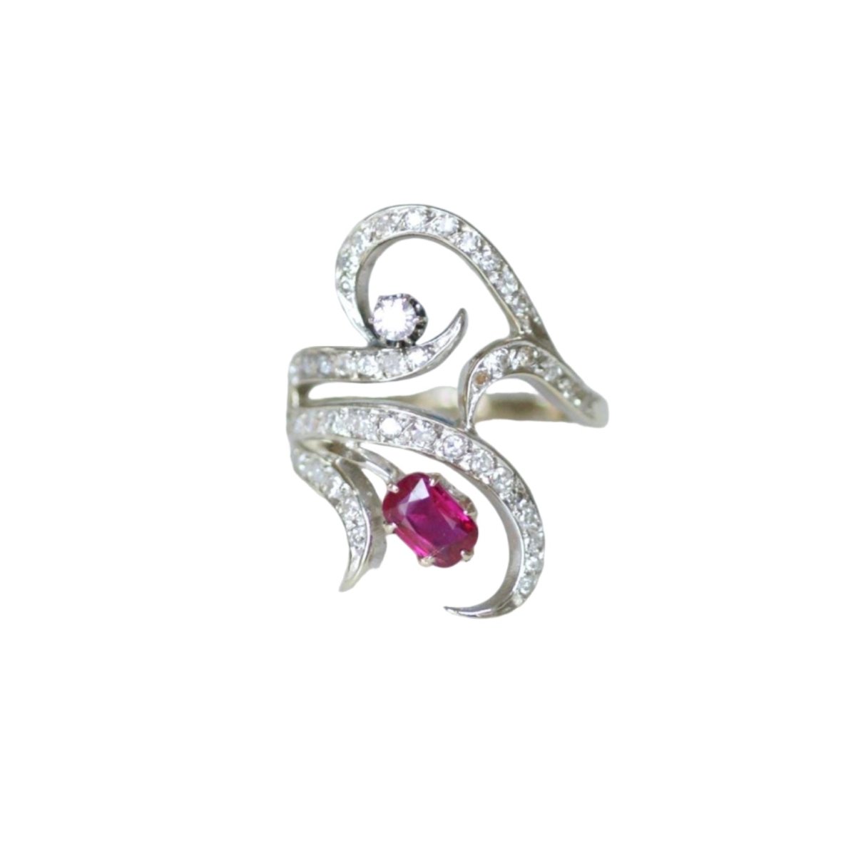 Bague en or blanc, rubis, et diamants - Castafiore