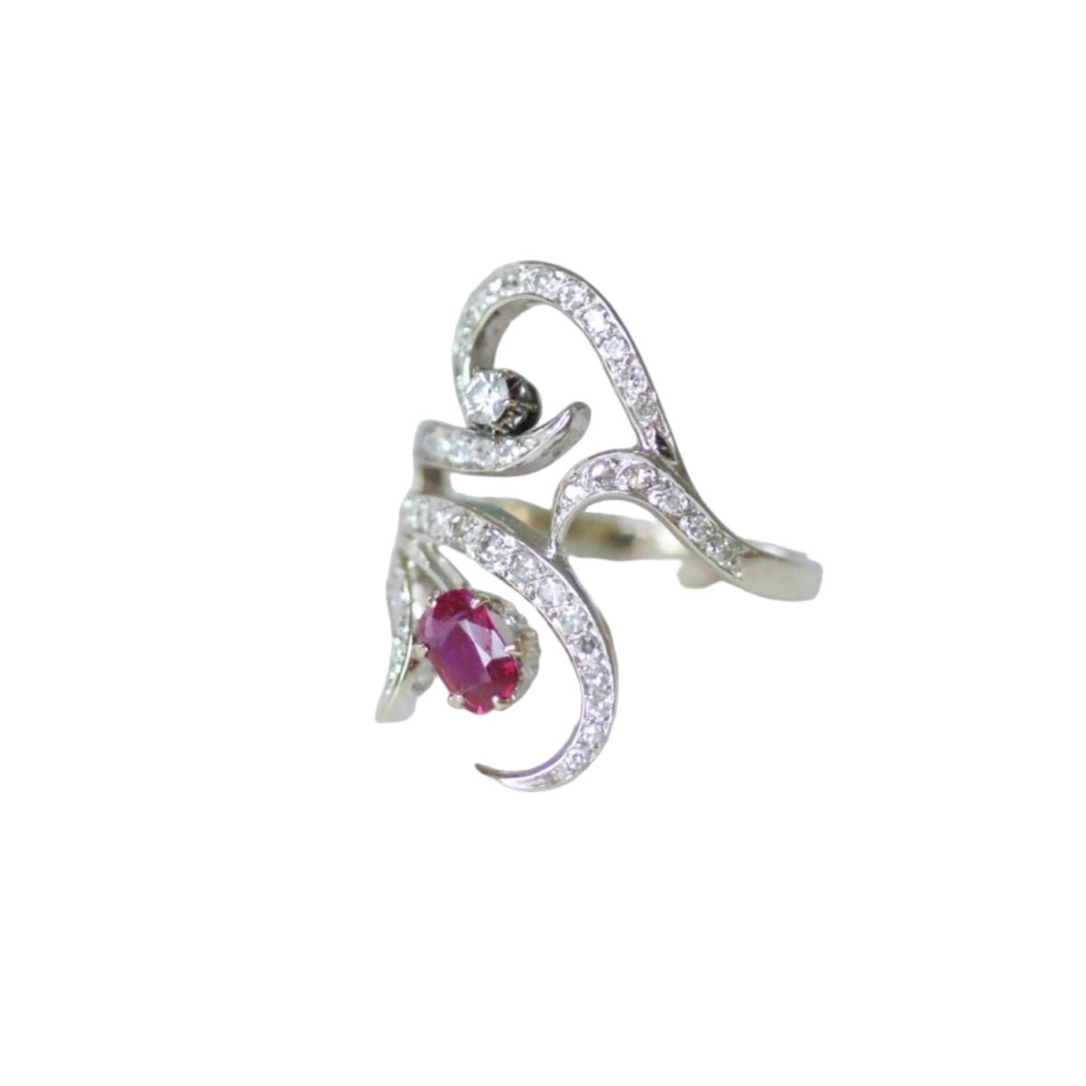 Bague en or blanc, rubis, et diamants - Castafiore