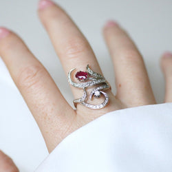 Bague en or blanc, rubis, et diamants - Castafiore