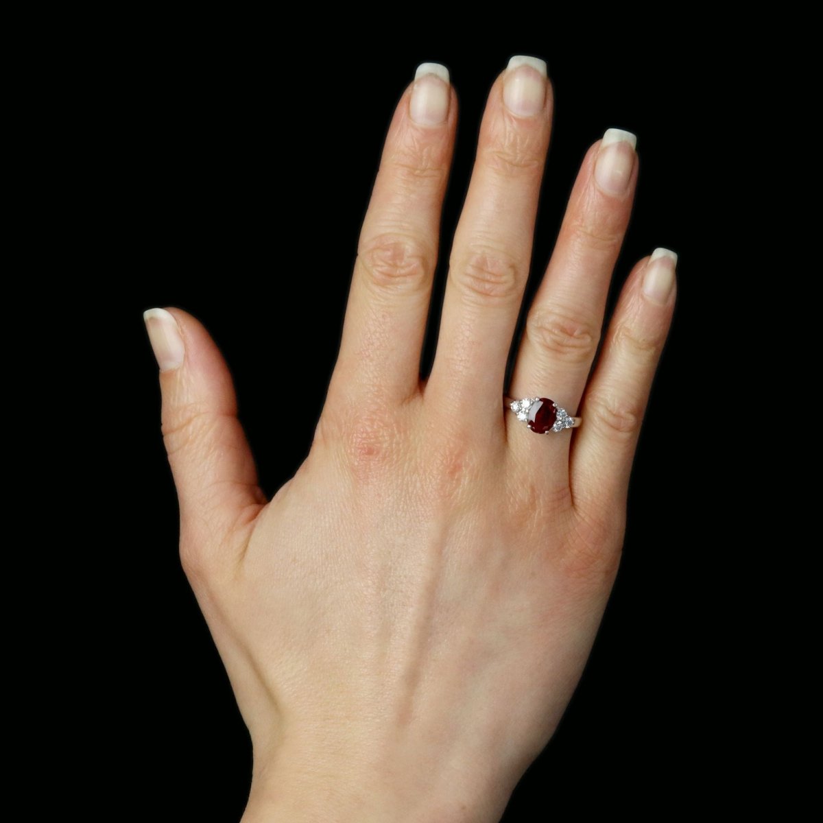 Bague en or blanc, rubis et diamants - Castafiore