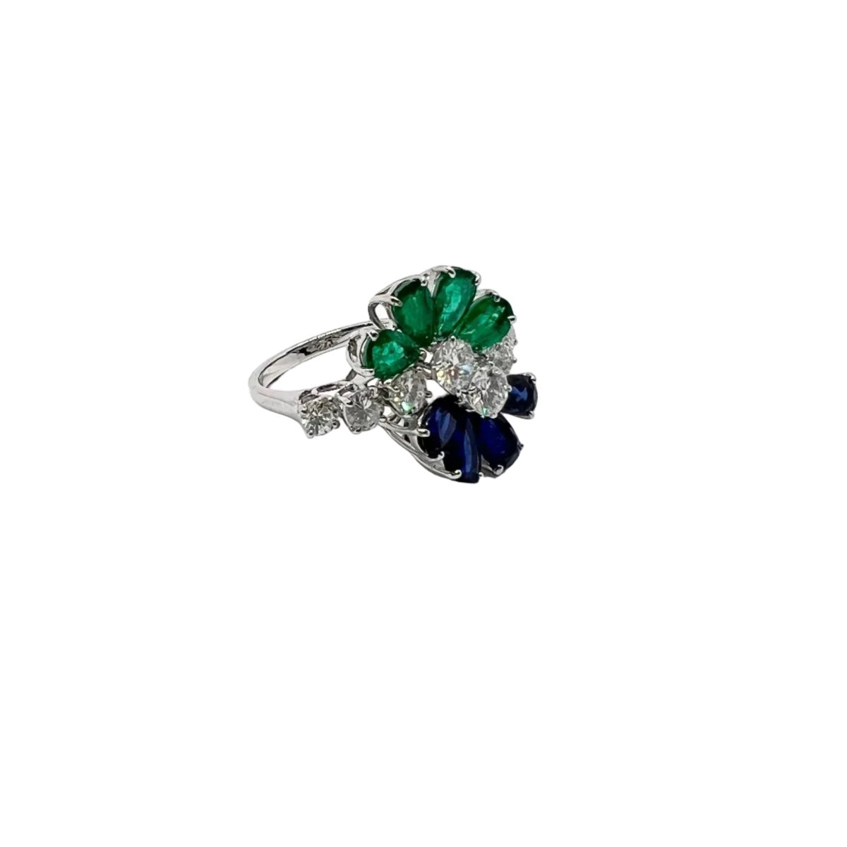 Bague en or blanc, saphir, émeraude, et diamants - Castafiore