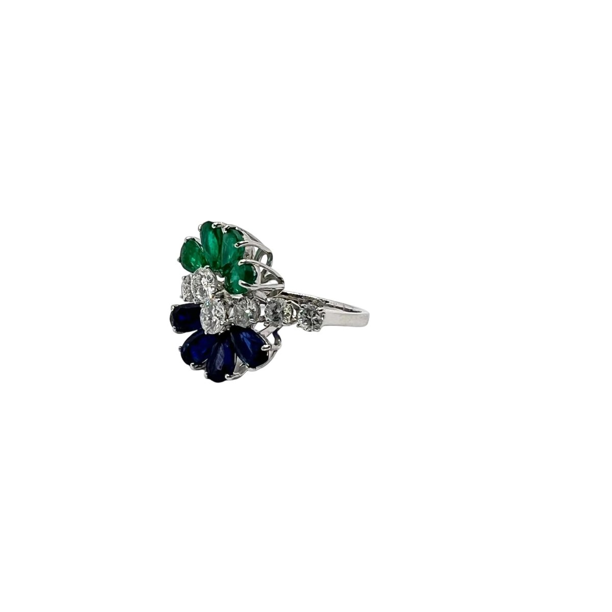 Bague en or blanc, saphir, émeraude, et diamants - Castafiore