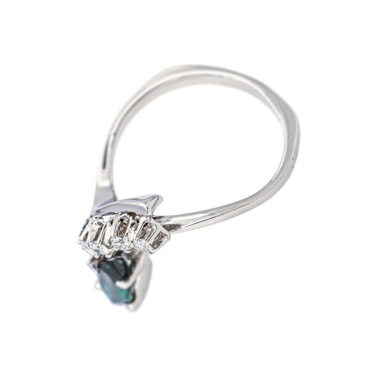 Bague en or blanc, saphir et diamants - Castafiore
