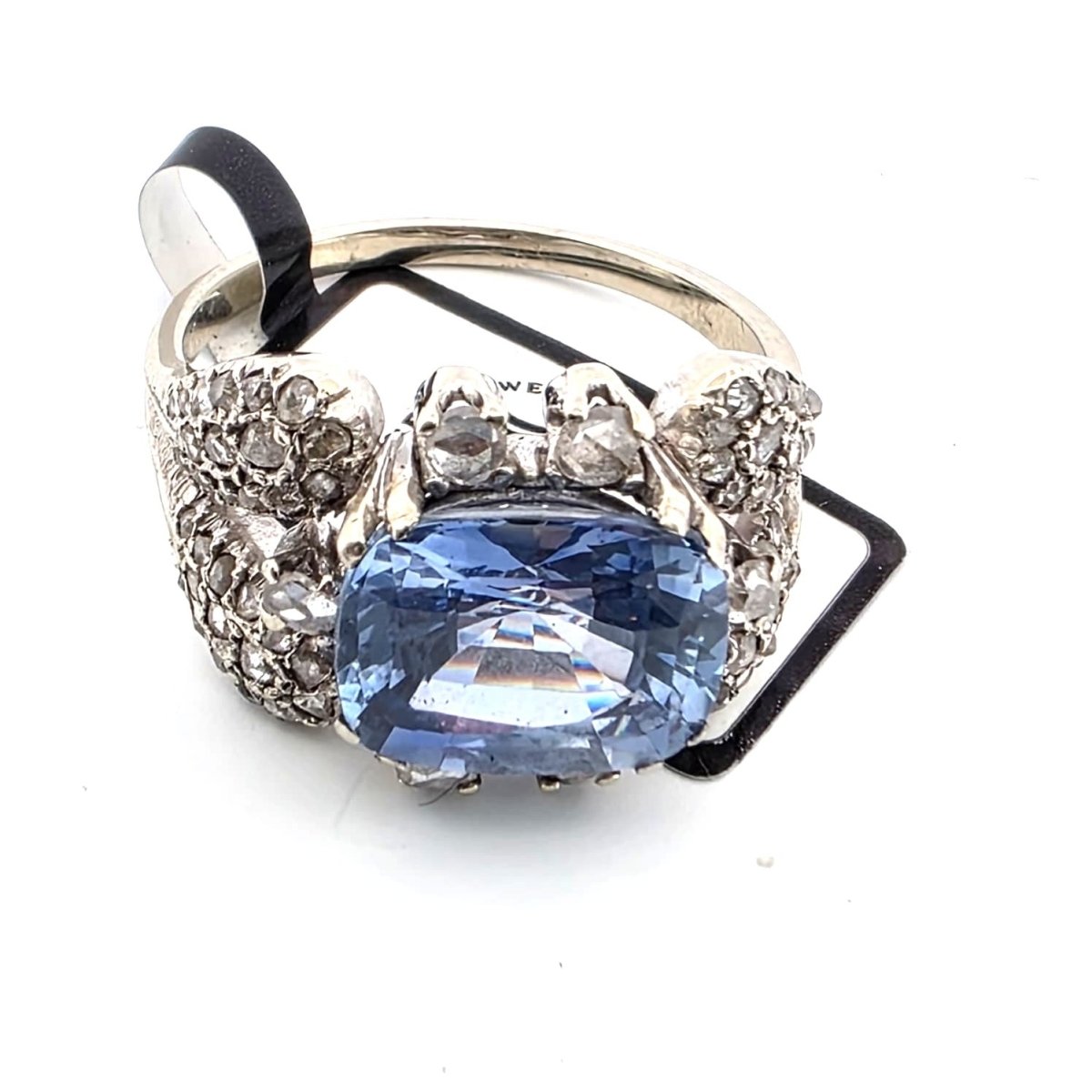 Bague en or blanc, saphir et diamants - Castafiore