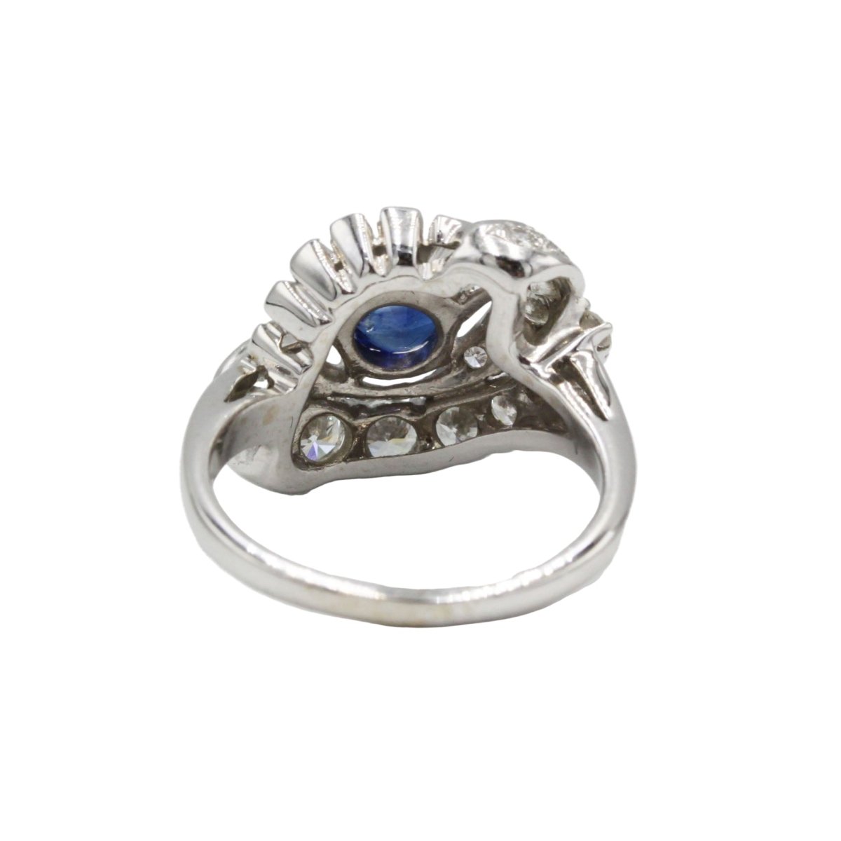 Bague en or blanc, saphir et diamants - Castafiore