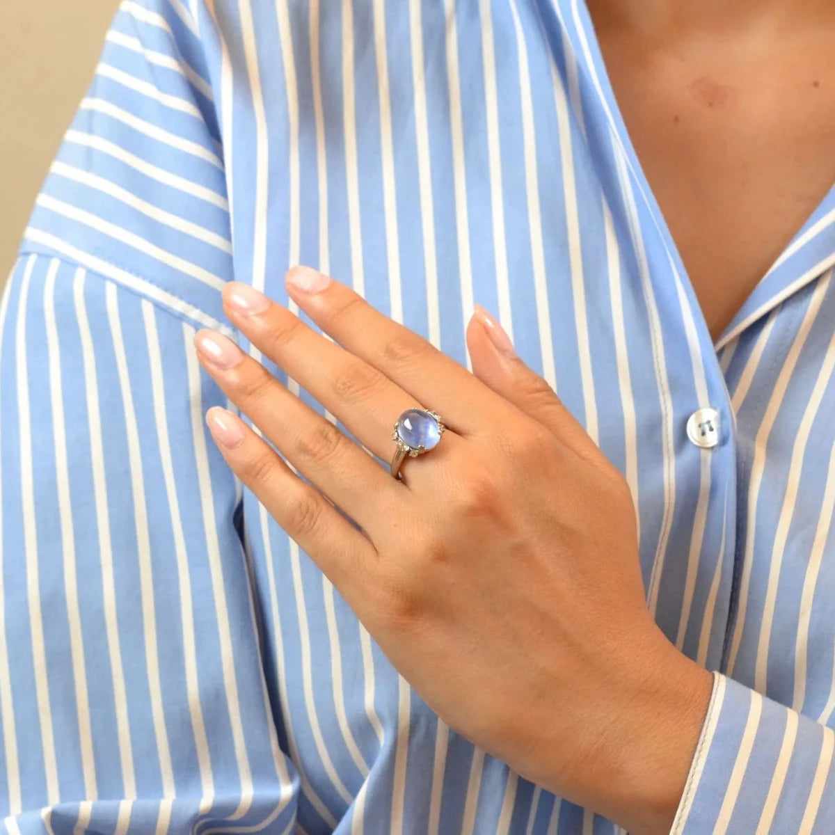 Bague en or blanc, saphir et diamants - Castafiore