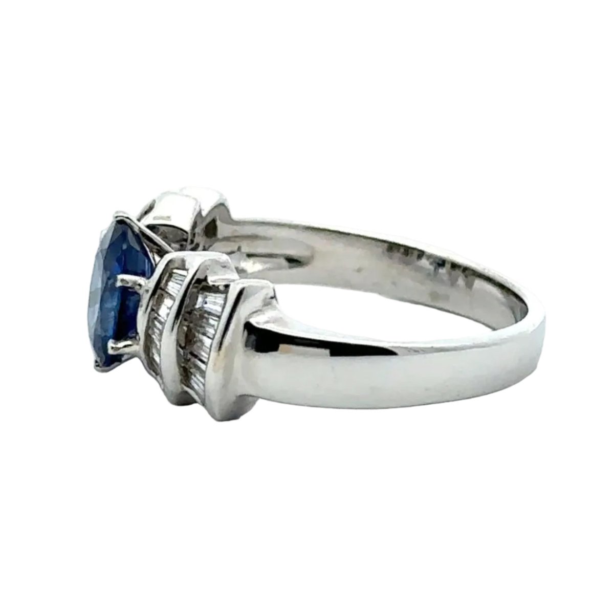 Bague en or blanc, saphir et diamants - Castafiore