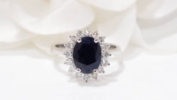 Bague en or blanc, saphir et diamants - Castafiore