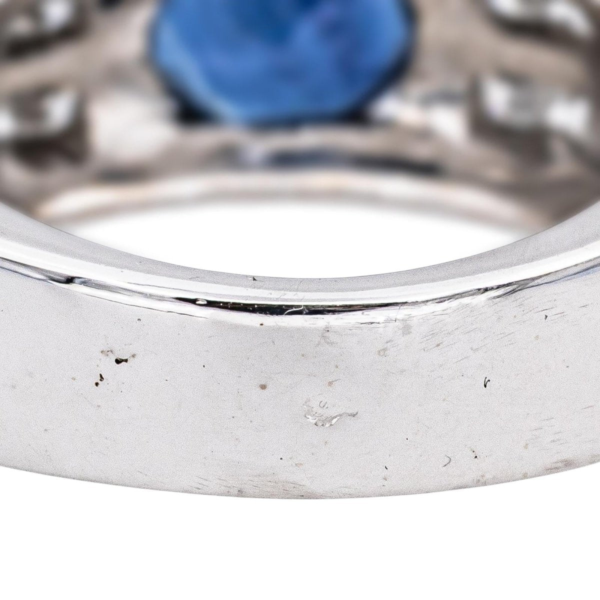 Bague en or blanc, saphir et diamants - Castafiore