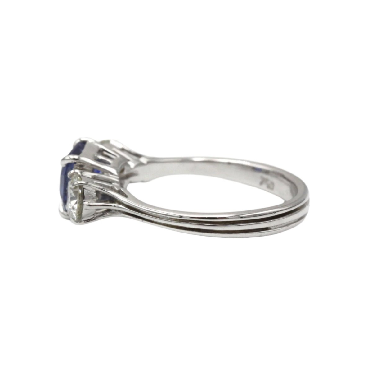 Bague en or blanc, saphir et diamants - Castafiore