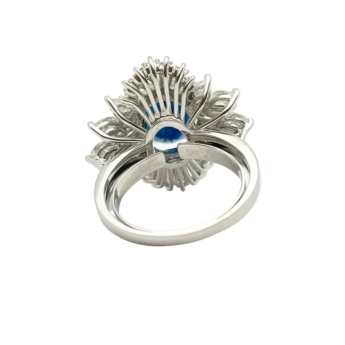 Bague en or blanc, saphir et diamants - Castafiore